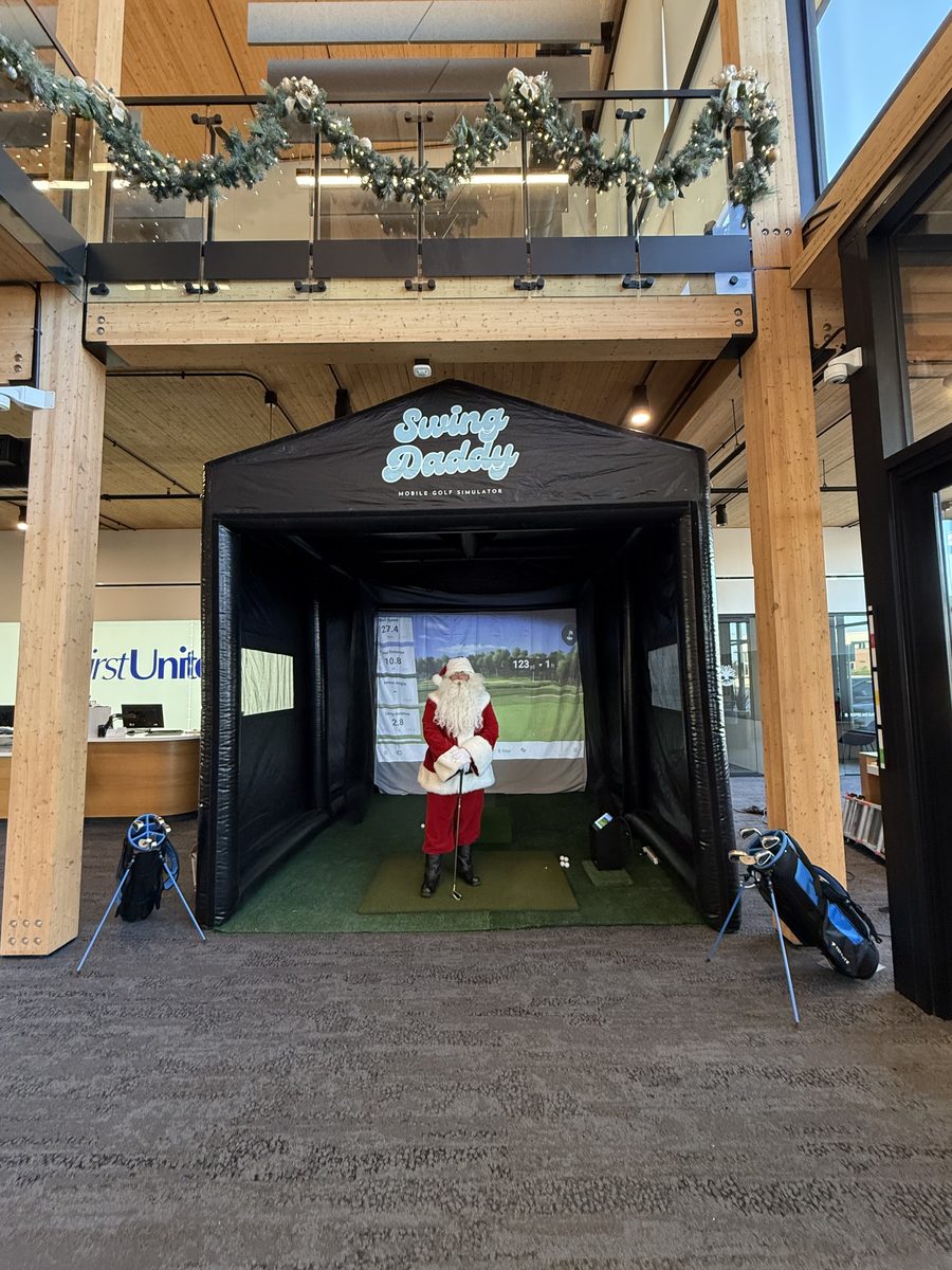 Swing Daddy mobile golf simulator at a First United Bank event in Oklahoma
